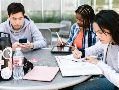 美國(guó)留學(xué)生